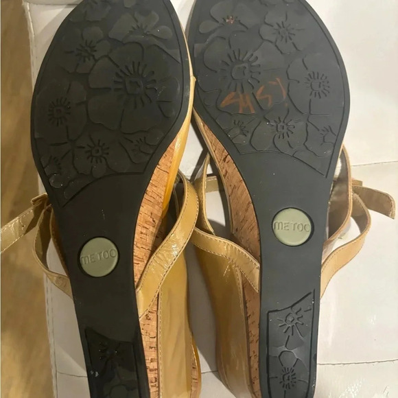 me too strappy & wedges tan cream upper leather sandles 11M - Picture 5 of 6